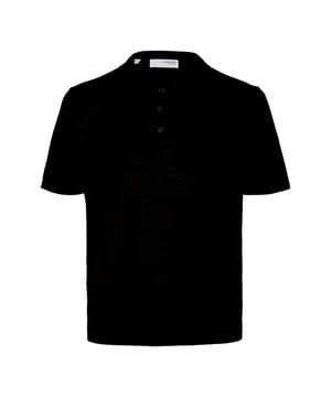 Dieses unifarbene Herren-Shirt von SELECTED HOMME vereint klassischen Stil mit moderner Schlichtheit: Der Polokragen und die kurze Knopfleiste verleihen dem normal geschnittenen Feinstrick-Basic eine gepflegte Note, während die kurzen Ärmel und das reduzierte Design es zu einem vielseitig kombinierbaren Begleiter für jeden Tag machen – ein Shirt, das mit klarer Linie und dezentem Charakter überzeugt.