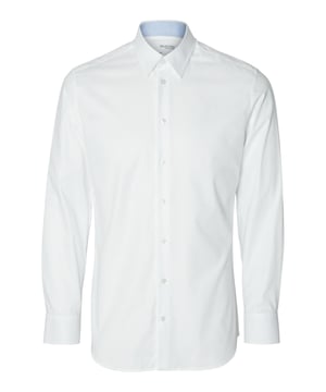 Dieses Herrenhemd überzeugt mit klassischem Design und hohem Tragekomfort. Die normale Passform sorgt für einen bequemen Sitz und bietet ausreichend Bewegungsfreiheit. Ausgestattet mit einem eleganten Kent-Kragen verleiht es jedem Outfit eine gepflegte Note. Die durchgehende Knopfleiste ermöglicht ein einfaches An- und Ausziehen. Verstellbare 2-Knopf-Manschetten bieten individuelle Anpassung am Handgelenk. Die lange Ärmelöffnung mit zusätzlichem Knopf sorgt für optimalen Sitz. Weiches Material sorgt für ein angenehmes Tragegefühl – den ganzen Tag über. Ideal kombinierbar mit Jeans oder Stoffhose – für Büro, Alltag oder festliche Anlässe. Zeitlos, vielseitig und stilvoll. Ein Hemd, das in keiner Herrengarderobe fehlen darf.