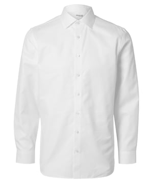Dieses Herrenhemd verbindet klassische Eleganz mit modernem Komfort. Der markante Haifisch-Kragen verleiht deinem Look eine stilvolle Note – perfekt für Business oder besondere Anlässe. Mit seiner normalen Passform sitzt das Hemd bequem und lässt dir ausreichend Bewegungsfreiheit. Die durchgehende Knopfleiste sorgt für ein unkompliziertes An- und Ausziehen. Verstellbare 2-Knopf-Manschetten und eine lange Ärmelöffnung mit zusätzlichem Knopf garantieren optimalen Sitz. Das hochwertige Material bietet dir ein angenehmes Tragegefühl den ganzen Tag über. Ob unter dem Sakko oder solo getragen – dieses Hemd macht stets eine gute Figur. Ideal kombinierbar mit Jeans, Chinos oder Anzughose. Ein vielseitiges Essential für deine Garderobe. Stilbewusst, komfortabel und zeitlos.