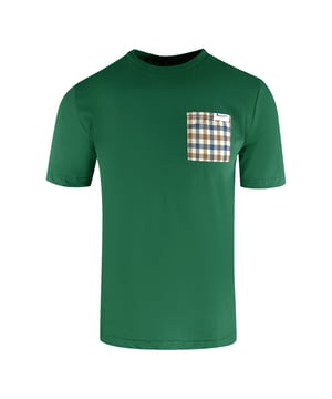 Ervaar tijdloze stijl en comfort met het Aquascutum Active Check Pocket T-shirt in Hunter Green. Gemaakt van 100% premium katoen, biedt dit shirt ademende zachtheid, ideaal voor dagelijks gebruik. De klassieke geruite zak voegt een vleugje verfijning toe, waardoor het perfect is voor zowel casual uitjes als smart-casual gelegenheden. Ontworpen voor duurzaamheid en gemaakt in China, combineert dit T-shirt hoogwaardig vakmanschap met een veelzijdig ontwerp dat elke garderobe aanvult. Verfijn je look moeiteloos met dit essentiële item van Aquascutum