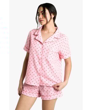 Take nights in up a notch with our silky soft sleepwearYou'll be saying no to nights out when you see our snuggle-worthy sleepwear and luxe loungewear. Cosy up in a co-ordinating pyjama set, drift off in a night dress or go for slumber party success in a statement onesie. Catch your beauty sleep in the best basics from boohoo.