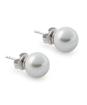 Manacor Earrings with Majorcan Pearls: refined simplicity with artisanal tradition.\n\n Classic and timeless, these stud earrings are a must-have staple that combines the elegance of pearls with the authenticity of Mallorcan craftsmanship. Perfect for everyday wear or to add a subtle touch of distinction.\n\n Details:\n - Handcrafted in Mallorca using the traditional method.\n - Polished Mallorcan pearls with a smooth and elegant finish.\n - Button-type design that fits comfortably on the lobe.\n - Traditional snap closure, secure and easy to fit.\n - Discreet metallic finishes that enhance the shape of the pearl.\n\n A jewel that combines craftsmanship and style with perfect balance. These earrings are an ideal choice for those who value authenticity, well-made work, and understated beauty. Perfect for enhancing an everyday look or adding a touch of distinction to special events.\n Measures: Diameter: 9 mm\n Composition: Pearls\n Care:\nAvoid contact with perfumes, creams and chemicals.