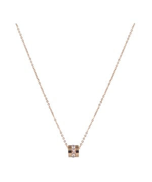 Dieses Choker von Devota & Lomba vereint die Eleganz modernen Designs mit dem zarten Funkeln von Swarovski®-Kristallen und schafft so ein zeitloses Schmuckstück, das jeden Look aufwertet. Ideal für besondere Anlässe oder als edles Accessoire für den Alltag.\n\n Details:\n - Feines und elegantes Kettenhalsband mit glänzendem und sauberem Finish.\n - Der röhrenförmige Anhänger wurde sorgfältig aus poliertem Stahl gefertigt.\n - Mit Swarovski®-Kristallen verziert.\n - Sicherer und diskreter klassischer Karabinerverschluss.\n - Minimalistisches geometrisches Design mit glänzendem Finish.\n\n Ein leuchtendes und feminines Schmuckstück, perfekt für alle, die dezente Eleganz schätzen. Dieses Choker besticht durch seine moderne Eleganz und Vielseitigkeit und ist ein Must-have für jede zeitgenössische Schmucksammlung.\n Maßnahmen: Länge: 45 cm\n Komposition: Polierter Stahl\n Pflege:\nVermeiden Sie den Kontakt mit Wasser, Parfüm oder Chemikalien.