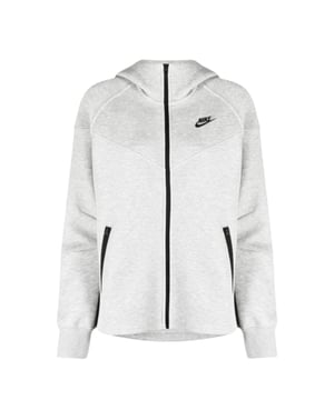 Erleben Sie Komfort und Style mit dem Nike Zip-Up Hoodie in Hellgrau, speziell für Damen. Aus einer weichen Mischung aus 53 % Baumwolle und 47 % Polyester gefertigt, bietet dieser Hoodie ein angenehmes Tragegefühl und ist gleichzeitig strapazierfähig. Der durchgehende Reißverschluss und die integrierte Kapuze bieten vielseitigen Schutz - perfekt für Lagenlooks oder zum alleinigen Tragen. Elastische Bündchen und ein elastischer Bund sorgen für eine bequeme Passform und halten die Wärme gut. Zwei Reißverschlusstaschen vorne bieten sicheren Stauraum für wichtige Utensilien. Mit dem ikonischen Nike-Logo auf der linken Brustseite kombiniert dieser Hoodie Funktionalität mit einem eleganten, sportlichen Look - ideal für den Alltag