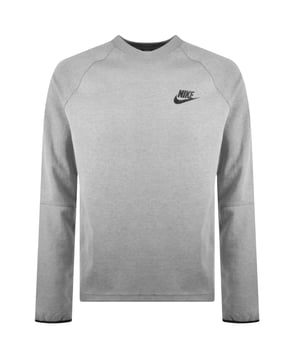 Ervaar comfort en stijl met de Nike Side Pockets Grey Sweatshirt, gemaakt van een zachte mix van 58% polyester en 42% katoen voor duurzaamheid en ademend vermogen. Deze ronde hals voor heren heeft elastische manchetten en tailleband voor een nauwsluitende pasvorm die warmte vasthoudt. Het iconische Nike-logo op de linkerborst zorgt voor een klassieke touch, terwijl de innovatieve achterzak met ritssluiting veilige opbergruimte biedt voor je essentials. Deze sweatshirt, gemaakt in Cambodja, combineert een praktisch design met premium kwaliteit, waardoor hij perfect is voor dagelijks gebruik of een actieve levensstijl. Verrijk je garderobe met dit veelzijdige en functionele item