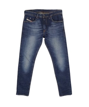 Ontdek de Diesel Thommer-X Blue Denim Pants, gemaakt van 99% katoen en 1% elastaan voor een perfecte mix van comfort en flexibiliteit. Deze jeans hebben een moderne pasvorm die met je meebeweegt, waardoor ze ideaal zijn voor dagelijks gebruik. Ontworpen in Roemenië met oog voor detail, combineren ze duurzaamheid met stijl, zodat je er altijd goed uitziet, of je nu uitgaat met vrienden of naar een casual evenement gaat. Verrijk je garderobe met deze veelzijdige denim broek die zowel kwaliteit als een eigentijdse uitstraling belooft