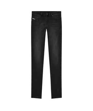 Ontdek de Diesel D-Yennox Faded Black Denim Pants, speciaal ontworpen voor mannen die waarde hechten aan zowel stijl als comfort. Deze broek is gemaakt van een hoogwaardige mix van 99% katoen en 1% elastaan en biedt een perfecte balans tussen duurzaamheid en stretch, ideaal voor dagelijks gebruik. Met een klassiek five-pocket-ontwerp biedt de broek praktische opbergruimte en een strakke, moderne look. De faded black finish voegt een veelzijdige touch toe, waardoor deze denim broek ideaal is voor casual uitjes of smart-casual gelegenheden. Verrijk je garderobe met de kenmerkende kwaliteit en het eigentijdse design van Diesel