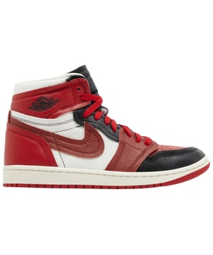 Ervaar de iconische stijl en het ongeëvenaarde comfort van de Nike Air Jordan 1 MM Red High Tops, speciaal ontworpen voor vrouwen die zowel mode als prestaties eisen. Deze sneakers zijn gemaakt van eersteklas leer met duurzame rubberen zolen en bieden langdurig draagcomfort en ondersteuning. De opvallende rood-zwart-witte kleurstelling benadrukt de klassieke Nike Swoosh aan elke kant, terwijl het kenmerkende Air Jordan-logo op de buitenkant van de enkel een opvallende statement maakt. Dankzij de veilige vetersluiting bieden deze high tops een nauwsluitende pasvorm voor de hele dag zelfvertrouwen. Verrijk je schoenencollectie met een legendarische sneaker die erfgoed en moderne flair moeiteloos combineert. 100% leer