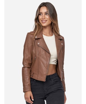 Artikelbeschreibung


	Moderne &amp; zeitlose Damen Lederjacke von Tazzio
	Verschluss: Reißverschluss
	Seitliche Reißverschlusstaschen
	Eingelassene Brusttasche mit Reißverschluss
	Schräger Reißverschluss
	Reverskragen
	Edle und hochwertige Knöpfe/Nieten
	Ton-in-Ton-Nähte
	Hochwertiges Material &amp; bequem zu tragen
	Ideale Echtlederjacke für das ganze Jahr


Passform


	
Passform: Slim Fit
	
Länge: Normale Länge
	
Ärmellänge: Langarm


Material &amp; Pflege


	
Material: 100% Leder
	
Pflegehinweise: Lederreinigung (siehe bitte Etikett)