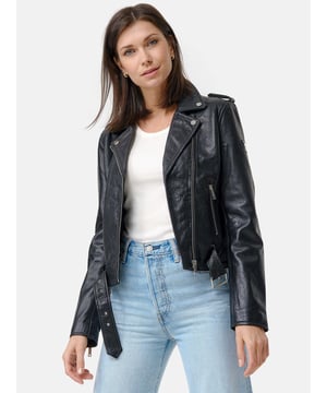 Artikelbeschreibung


	Moderne &amp; zeitlose Damen Lederjacke von Tazzio
	Verschluss: Reißverschluss
	Seitliche Reißverschlusstaschen
	Eingelassene Brusttasche mit Reißverschluss
	Schräger Reißverschluss
	Reverskragen
	Edle und hochwertige Knöpfe/Nieten
	Ton-in-Ton-Nähte
	Hochwertiges Material &amp; bequem zu tragen
	Ideale Echtlederjacke für das ganze Jahr


Passform


	
Passform: Slim Fit
	
Länge: Normale Länge
	
Ärmellänge: Langarm


Material &amp; Pflege


	
Material Oberstoff: 100% Leder
	
Pflegehinweise: Lederreinigung (siehe bitte Etikett)