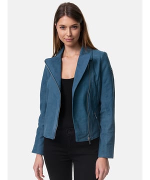Artikelbeschreibung


	Moderne &amp; zeitlose Damen Lederjacke von Tazzio
	Verschluss: Reißverschluss
	Schräger Reißverschluss
	Reverskragen
	Seitliche Reißverschlusstaschen
	Eingelassene Innentasche mit Knopf
	Edle und hochwertige Knöpfe/Nieten
	Ton-in-Ton-Nähte
	Hochwertiges Material &amp; bequem zu tragen
	Ideale Echtlederjacke für das ganze Jahr


Passform


	
Passform: Slim Fit
	
Länge: Normale Länge
	
Ärmellänge: Langarm


Material &amp; Pflege


	
Material: Obermaterial: 100% Leder
	
Pflegehinweise: Lederreinigung (siehe bitte Etikett)