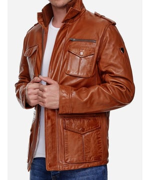 Moderne &amp; zeitlose Herren Lederjacke von TAZZIO 

Passform: normal &amp; bequem  

Verschluss: Reißverschluss 

Trenchcoat-Look 

Edle und hochwertige Knöpfe 

Hochwertiges Material &amp; bequem zu tragen 

Ideale Jacke für das ganze Jahr

GrößentabelleGröße S Brust (A) 57,5 cm / Länge (B) 69,5 cm / Armlänge (C) 66,5 cm / Handgelenk (D) 13,5cmGröße M Brust (A) 60 cm / Länge (B) 71 cm / Armlänge (C) 67 cm / Handgelenk (D) 13,75 cmGröße L Brust (A) 62,5 cm / Länge (B) 72,5 cm / Armlänge (C) 67,5 cm / Handgelenk (D) 14 cmGröße XL Brust (A) 65 cm / Länge (B) 74 cm / Armlänge (C)  68 cm / Handgelenk (D) 14,25 cmGröße XXL Brust (A) 67,5 cm / Länge (B) 75,5 cm / Armlänge (C) 68,5 cm / Handgelenk (D) 14,5 cmRichtwerte - hierbei handelt es sich um ca. Angaben zur Orientierung / (Toleranz ca. +/- 1-2cm)