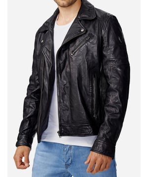 Moderne &amp; zeitlose Herren Lederjacke von TAZZIO 

Passform: normal &amp; bequem  

Verschluss: Reißverschluss

Biker-Look

2 seitliche Eingrifftaschen, 2 Brusttaschen &amp; 1 eingelassene Brusttasche - mit Reißverschluss 

Edle und hochwertige Knöpfe

Hochwertiges Material &amp; bequem zu tragen 

Ideale Jacke für das ganze Jahr


GrößentabelleGröße S Brust (A) 57,5 cm / Länge (B) 69,5 cm / Armlänge (C) 66,5 cm / Handgelenk (D) 13,5cmGröße M Brust (A) 60 cm / Länge (B) 71 cm / Armlänge (C) 67 cm / Handgelenk (D) 13,75 cmGröße L Brust (A) 62,5 cm / Länge (B) 72,5 cm / Armlänge (C) 67,5 cm / Handgelenk (D) 14 cmGröße XL Brust (A) 65 cm / Länge (B) 74 cm / Armlänge (C)  68 cm / Handgelenk (D) 14,25 cmGröße XXL Brust (A) 67,5 cm / Länge (B) 75,5 cm / Armlänge (C) 68,5 cm / Handgelenk (D) 14,5 cmRichtwerte - hierbei handelt es sich um ca. Angaben zur Orientierung / (Toleranz ca. +/- 1-2cm)