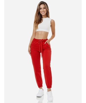 Moderne &amp; zeitlose Damen Jogginghose von Tazzio
	Passform: Regular Fit
	Verschluss: Tunnelzugband, elastischer Bund
	2 Eingrifftaschen
	Hochwertiges Material &amp; bequem zu tragen
	Ideale Sporthose für das ganze Jahr