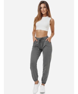 Moderne &amp; zeitlose Damen Jogginghose von Tazzio
	Passform: Regular Fit
	Verschluss: Tunnelzugband, elastischer Bund
	2 Eingrifftaschen
	Hochwertiges Material &amp; bequem zu tragen
	Ideale Sporthose für das ganze Jahr