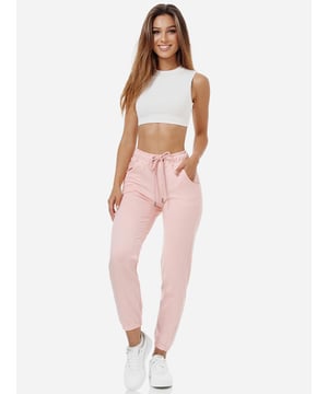 Moderne &amp; zeitlose Damen Jogginghose von Tazzio
	Passform: Regular Fit
	Verschluss: Tunnelzugband, elastischer Bund
	2 Eingrifftaschen
	Hochwertiges Material &amp; bequem zu tragen
	Ideale Sporthose für das ganze Jahr