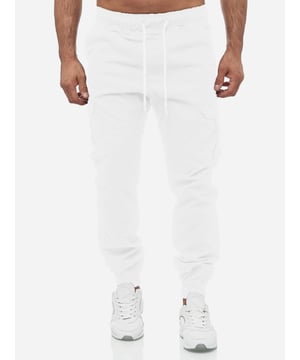 Artikelbeschreibung


	Moderne &amp; zeitlose&nbsp;Herren Jeans&nbsp;von Tazzio
	Verschluss:&nbsp;Tunnelzug
	Hosentaschen: Eingrifftaschen, Cargotaschen, Ges&auml;&szlig;taschen
	Stretchanteil f&uuml;r eine&nbsp;optimale Passform
	2 Taschen an den Beinseiten, via Knopf verschlie&szlig;bar
	Im Jogger-Stil
	Hochwertiges Material &amp; bequem zu tragen
	Ideale Hose f&uuml;r das ganze Jahr


Passform


	Passform:&nbsp;Regular Fit
	L&auml;nge: Kn&ouml;chellang
	Leibh&ouml;he: Normal


Material &amp; Pflege


	Material Oberstoff: 97% Baumwolle, 3% Elasthan
	Elastizit&auml;t: Leicht elastisch, elastischer Bund
	Pflegehinweise:&nbsp;Maschinenw&auml;sche
