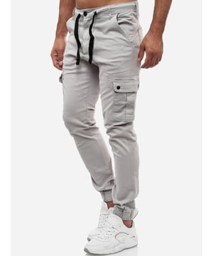 Artikelbeschreibung


	Moderne &amp; zeitlose Herren Jeans von Tazzio
	
Verschluss: Tunnelzug
	
Hosentaschen: Eingrifftaschen, Cargotaschen, Gesäßtaschen
	Stretchanteil für eine optimale Passform
	2 Taschen an den Beinseiten, via Knopf verschließbar
	Im Jogger-Stil
	Geschlossener Beinabschluss
	Hochwertiges Material &amp; bequem zu tragen
	Ideale Hose für das ganze Jahr


Passform


	
Passform: Regular Fit
	
Länge: Knöchellang
	
Leibhöhe: Normal


Material &amp; Pflege


	
Material Oberstoff: 97% Baumwolle, 3% Elasthan
	
Elastizität: Leicht elastisch, elastischer Bund
	
Pflegehinweise: Maschinenwäsche
