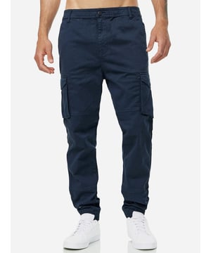 Artikelbeschreibung


	Moderne &amp; zeitlose Herren Jeans von Tazzio
	
Verschluss: Tunnelzug
	
Hosentaschen: Eingrifftaschen, Cargotaschen, Gesäßtaschen
	Stretchanteil für eine optimale Passform
	2 Taschen an den Beinseiten, via Knopf verschließbar
	Im Jogger-Stil
	Hochwertiges Material &amp; bequem zu tragen
	Ideale Hose für das ganze Jahr


Passform


	
Passform: Regular Fit
	
Länge: Knöchellang
	
Leibhöhe: Normal


Material &amp; Pflege


	
Material Oberstoff: 97% Baumwolle, 3% Elasthan
	
Elastizität: Leicht elastisch, elastischer Bund
	
Pflegehinweise: Maschinenwäsche