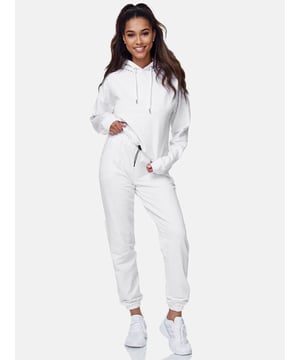 Moderner &amp; zeitloser Damen Jogginganzug von Tazzio
	Passform: Regular Fit
	Verschluss: Tunnelzugband, elastischer Bund
	SET bestehend aus Oberteil mit Kapuze &amp; Hose: Tunnelzug
	2 Taschen vorne bei der Jogginghose
	Hochwertiges Material &amp; bequem zu tragen
	Idealer Sportanzug für das ganze Jahr