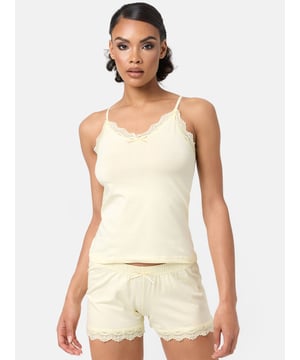 Artikelbeschreibung


	Damen Set 2er-Pack Unterhemden inkl. Panty von Tazzio
	Bequeme Unterhemden &amp; weiches Tragegefühl
	Optimaler Tragekomfort &amp; erstklassiger Sitz
	Elastisches Baumwollmaterial für einen bequemen Halt
	Set aus Unterhemd und Panty
	Hochwertige und softe Qualität


Passform Unterhemd


	
Passform: Schmal
	
Schnitt: Gerade
	
Ausschnitt: V-Ausschnitt
	
Ärmellänge: Spaghettiträger


Passform Panty


	
Passform: Schmal
	
Schnitt: Gerade
	
Leibhöhe: Normal


Material &amp; Pflege


	
Material Oberstoff: 95% Baumwolle, 5% Elasthan
	
Elastizität: Leicht elastisch
	
Pflegehinweise: Maschinenwäsche