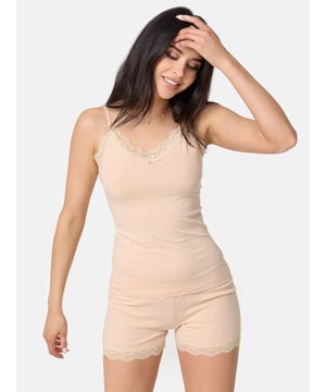 Artikelbeschreibung


	Damen Set 2er-Pack Unterhemden inkl. Panty von Tazzio
	Bequeme Unterhemden &amp; weiches Tragegefühl
	Optimaler Tragekomfort &amp; erstklassiger Sitz
	Elastisches Baumwollmaterial für einen bequemen Halt
	Set aus Unterhemd und Panty
	Hochwertige und softe Qualität


Passform Unterhemd


	
Passform: Schmal
	
Schnitt: Gerade
	
Ausschnitt: V-Ausschnitt
	
Ärmellänge: Spaghettiträger


Passform Panty


	
Passform: Schmal
	
Schnitt: Gerade
	
Leibhöhe: Normal


Material &amp; Pflege


	
Material Oberstoff: 95% Baumwolle, 5% Elasthan
	
Elastizität: Leicht elastisch
	
Pflegehinweise: Maschinenwäsche