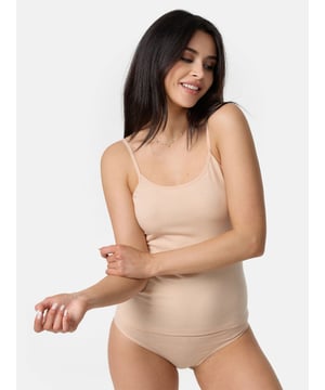 Artikelbeschreibung


	Damen Set 2er-Pack Unterhemden inkl. Slip von Tazzio
	Bequeme Unterhemden &amp; weiches Tragegefühl
	Optimaler Tragekomfort &amp; erstklassiger Sitz
	Elastisches Baumwollmaterial für einen bequemen Halt
	Set aus Unterhemd und Slip
	Hochwertige und softe Qualität


Passform Unterhemd


	
Passform: Schmal
	
Schnitt: Gerade
	
Ausschnitt: Tiefer Rundhals
	
Ärmellänge: Spaghettiträger


Passform Slip


	
Passform: Schmal
	
Schnitt: Gerade
	
Leibhöhe: Normal


Material &amp; Pflege


	
Material Oberstoff: 95% Baumwolle, 5% Elasthan
	
Elastizität: Leicht elastisch
	
Pflegehinweise: Maschinenwäsche