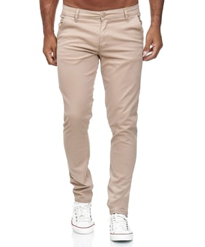 Artikelbeschreibung


 Moderne &amp; zeitlose Herren Chino von Tazzio
 
Verschluss: Reißverschluss (verdeckter Zip Fly)
 
Hosentaschen: Eingrifftaschen, Gesäßtaschen
 Stretchanteil für eine optimale Passform
 Gürtelschlaufen
 Hochwertiges Material &amp; bequem zu tragen
 Ideale Chino für das ganze Jahr


Passform


 
Passform: Slim Fit
 
Länge: Lang
 
Leibhöhe: normal


Material &amp; Pflege


 
Material Oberstoff: 97% Baumwolle, 3% Elasthan
 
Elastizität: Leicht elastisch
 
Pflegehinweise: Maschinenwäsche