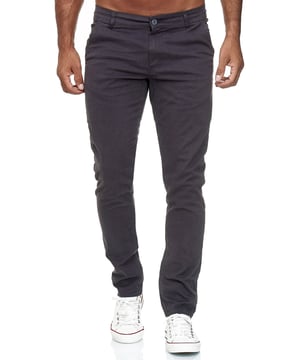 Artikelbeschreibung


 Moderne &amp; zeitlose Herren Chino von Tazzio
 
Verschluss: Reißverschluss (verdeckter Zip Fly)
 
Hosentaschen: Eingrifftaschen, Gesäßtaschen
 Stretchanteil für eine optimale Passform
 Gürtelschlaufen
 Hochwertiges Material &amp; bequem zu tragen
 Ideale Chino für das ganze Jahr


Passform


 
Passform: Slim Fit
 
Länge: Lang
 
Leibhöhe: normal


Material &amp; Pflege


 
Material Oberstoff: 97% Baumwolle, 3% Elasthan
 
Elastizität: Leicht elastisch
 
Pflegehinweise: Maschinenwäsche