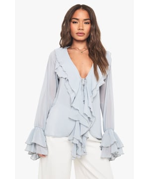 Steal the style top spot in a statement separate from the tops collectionCamis or crops, bandeaus or bralets, we've got all the trend-setting tops so you can stay statement in separates this season. Hit refresh on your jersey basics with pastel hues and pick a quirky kimono to give your ensemble that Eastern-inspired edge. Off the shoulder styles are oh-so-sweet, with slogans making your tee a talking point.
