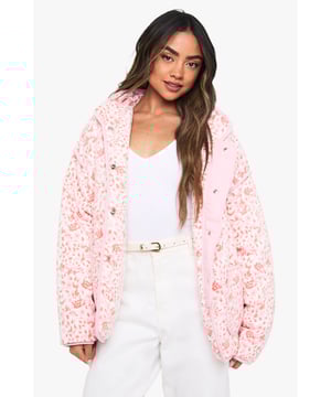 Wrap up in the latest coats and jackets and get out-there with your outerwearBreathe life into your new season layering with the latest coats and jackets from boohoo. Supersize your silhouette in a padded jacket, stick to sporty styling with a bomber, or protect yourself from the elements in a plastic raincoat. For a more luxe layering piece, faux fur coats come in fondant shades and longline duster coats give your look an androgynous edge.