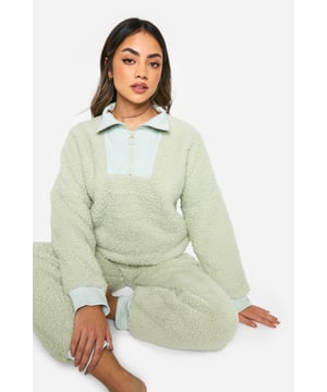 Cosy fleece fabric for ultimate comfort
        Ribbed texture adds visual interest
        Zip neck detail for adjustable coverage
        Coordinating top and joggers for a complete set
        Contrasting collar and cuffs for a stylish touch
    
    Embrace laid-back luxury with this ribbed fleece loungewear set from Boohoo. Perfect for those days when comfort is key, this ensemble combines style and cosiness effortlessly. The zip neck detail allows for customisable coverage, while the contrasting collar and cuffs add a fashionable flair to your relaxed look. Ideal for lazy weekends, working from home, or simply unwinding after a long day, this set is versatile enough to take you from morning coffee to evening Netflix binge. Pair with fluffy slippers and your favourite oversized cardigan for the ultimate cosy experience, or throw on some trendy trainers for a quick dash to the shops. This loungewear set is a must-have addition to your casual wardrobe, offering both comfort and style for the fashion-forward woman who values relaxation without compromising on trend.