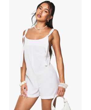 Breezy linen-mix fabric with a relaxed swing silhouette for effortless summer style
        Flattering scoop neckline with adjustable tie straps for a customised fit
        Open back design creates a striking look whilst keeping you cool
        Loose-fitting shorts provide comfort and freedom of movement
        Versatile one-piece design perfect for warm-weather occasions
    
    This carefree Leinen Swing-Playsuit from Boohoo combines comfort with laid-back chic for your summer wardrobe. The breathable linen-mix fabric drapes beautifully across the body, whilst the swing silhouette offers a flattering fit for all figures. Style with chunky bangles and a shell necklace as shown for daytime beach trips, or dress up with metallic sandals and a compact handbag for casual gatherings. The playsuit works brilliantly for family barbecues, festival outings or holiday sightseeing - simply switch between trainers and flat sandals depending on your adventure. For cooler evenings, layer with an oversized denim jacket and add hoop earrings to maintain that effortless vibe. This fuss-free piece delivers maximum style with minimal effort - the ultimate warm-weather essential.