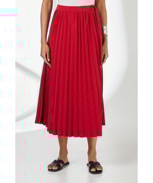Elegant pleated design creates beautiful movement with every step
        Midi length offers versatile styling options for various occasions
        Lightweight crepe fabric drapes beautifully for a flattering silhouette
        Subtle side fastening detail adds a refined finishing touch
        Comfortable elastane blend provides gentle stretch for all-day wear
    
    This striking pleated midi skirt from Principles combines timeless elegance with contemporary style. The fluid pleats create a graceful silhouette that moves beautifully as you walk, while the midi length offers the perfect balance between casual and dressed-up occasions. Style with a simple white tee and flat sandals as seen on our model for relaxed weekend brunches or family gatherings. For cooler days, pair with a fine knit jumper and trainers for an effortlessly chic look. The versatile design makes it ideal for your daywear rotation - whether you're heading to the office, meeting friends for coffee, or enjoying a casual shopping trip. The lightweight crepe fabric ensures comfort throughout the day whilst maintaining its structured pleats, making this skirt a wardrobe essential that transitions seamlessly from season to season.