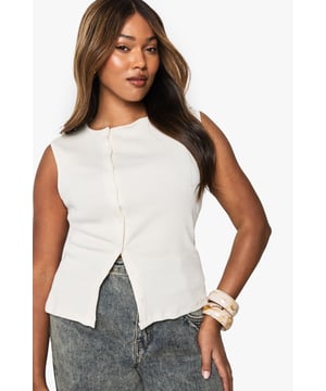 Asymmetrical design with a unique front split
        Sleeveless style for a cool, breezy feel
        Button-down front closure adds a chic touch
        Versatile jersey fabric for comfort and style
        Plus-size fit tailored for curvy figures
    
    Make a statement with this eye-catching asymmetrical top from Boohoo. The sleek, sleeveless design is perfect for those warm summer days, while the button-down front adds a touch of sophistication. The jersey fabric ensures all-day comfort, making it ideal for various casual occasions. Style it with acid-wash jeans and trainers for a trendy daytime look, or dress it up with a midi skirt and strappy sandals for evening drinks with friends. The asymmetrical hem creates a flattering silhouette, perfect for family gatherings or casual outings. Layer it with a lightweight cardigan for cooler evenings, or pair it with statement jewellery to elevate your ensemble. This versatile top is a must-have addition to any fashion-forward wardrobe, offering endless styling possibilities for the confident, curve-embracing Boohoo woman.