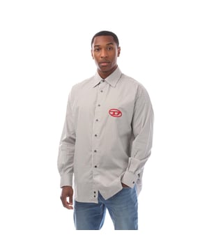 Diesel S-Douber Shirt voor heren in groen.- Klassieke kraag.- Lange mouwen met knoopmanchetten.- Knoopsluiting aan de voorkant.- Verticaal streeppatroon.- Geborduurd logo op de borst.- Oversized omlijsting.- Gebogen zoom aan de achterkant.- Popeline textuur.- 100% Katoen.- Ref: A106830DNAN5AF
