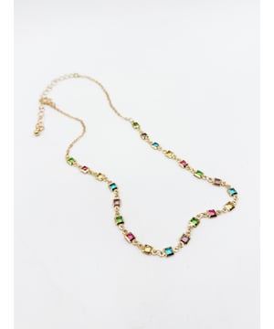 A stunning statement piece featuring interlinked square-shaped crystals in a dazzling array of colors. Perfect for adding a pop of brightness to any outfit, this necklace combines elegance with a bold, modern aesthetic.
Colour: Gold/ Multi
Zinc alloy
Stone: Crystal
Length 38cm + 8cm
SKU:JE404101
