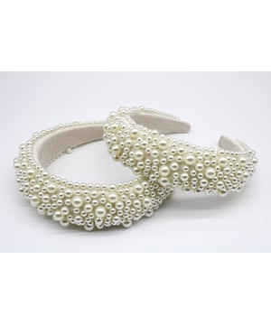 Elevate any occasion with our pearl headband collection. Perfect for bridal parties, formal gatherings, and timeless moments of elegance.
Width at the Thickest Point = 3.3cm approx.
Width at the Thinnest Point (Edge) = 2.1cm approx.
HA301633. Colour: Ivory