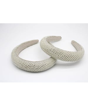 Elevate any occasion with our pearl headband collection. Perfect for bridal parties, formal gatherings, and timeless moments of elegance.
Width at the Thickest Point = 3.3cm approx.
Width at the Thinnest Point (Edge) = 2.1cm approx.
HA301533. Colour: Ivory