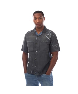Mens Diesel DTO-D-Paroshort Shirt in denim.- Camp collar.- Short sleeves.- Full button fastening.- Chest pockets.- D logo embroidery on the left chest pocket.- Regular fit.- 100% Lyocell.- Ref: P01337068NV01