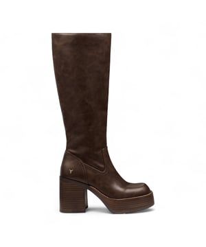 Realza tu look con las botas de plataforma hasta la rodilla Windsor Smith Niche. Diseñadas con una elegante parte superior y forro sin piel, estas botas hasta la rodilla combinan un estilo audaz con comodidad y funcionalidad. El tacón de bloque de 90 mm y la plataforma de 35 mm proporcionan altura y estabilidad, mientras que la suave punta cuadrada añade un toque moderno. Una cremallera interior completa con el característico tirador de cremallera en forma de toro facilita su uso. Acabadas con una resistente suela de goma y tacones de plataforma forrados en piel, estas botas son perfectas para un estilo que marca la diferencia. Parte superior: Piel sintética. Forro: Sintético. Suela: Goma. Altura: Hasta la rodilla. Altura del tacón: 90 mm (9 cm). Altura de la plataforma: 35 mm (3,5 cm). Cierre: Cremallera interior completa con tirador en forma de toro. Punta: Cuadrada suave. Tipo de tacón: Tacón de bloque. Detalles: Tacones de plataforma forrados en piel.
