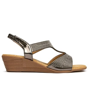 Damen Metallic Solesister Dana Keilsandalen, hergestellt aus synthetischen Materialien und mit einer synthetischen Sohle. Merkmale: runde Zehenpartie, synthetisches Futter und Socken sowie elastischer Fersenriemen.