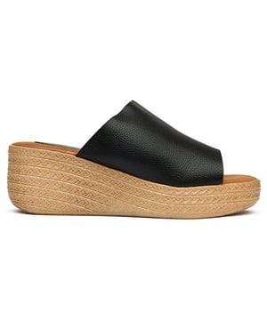 Sandalias de cuña color brandy de la marca Solesister para mujer, fabricadas con material sintético y una suela sintética. Con características de: punta redonda y forro y plantilla sintéticos.