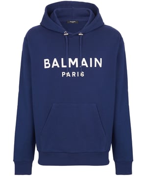 Balmain's Paris hoodie is a stylish hooded sweatshirt with a straight cut design. It features ribbed detailing and an adjustable drawstring neckline for a comfortable fit. The long sleeves and kangaroo pocket add a practical touch, while the chest logo adds a subtle branding element. Perfect for casual, everyday wear.