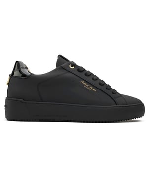 Omarm tijdloze elegantie met de klassieke Android Homme Zuma Caiman Croc emboss. Het voegt definitie toe aan de details met de verhoogde textuur van een klassiek krokodillenleren patroon. Gerealiseerd in luxe Portugees suede met een leren hakvering. Deze AH sneaker heeft gouden bovenste veterogen, de kenmerkende LA coördinaten en ontwerperslogo's voor een subtiele, maar luxe afwerking.
