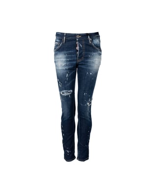 Einfacher Schnitt

Der einfache Schnitt dieser Hosen bietet nicht nur ein elegantes Aussehen, sondern auch zeitlose Vielseitigkeit und passt sich sowohl alltäglichen Outfits als auch formelleren Ensembles perfekt an.

Mit leicht niedriger Taille

Mit einer leicht niedrigen Taille verleihen diese Hosen einen lässigen Charakter, während sie gleichzeitig die Figur betonen und den ganzen Tag über Tragekomfort bieten.

Mit schmal zulaufenden Beinen

Mit schmal zulaufenden Beinen, die einen modernen Look verleihen, passen die Hosen perfekt zur Form des Beines und schaffen eine schlanke und elegante Linie.

Mit Markenknöpfen verschlossen

Verschlossen mit Markenknöpfen, die einen Hauch von subtilem Luxus hinzufügen, verbinden diese Hosen Funktionalität mit einem außergewöhnlichen Stil, der die Blicke auf sich zieht.

Vorne drei Taschen, hinten zwei

Vorne drei Taschen, hinten zwei bieten praktische Lösungen für die Aufbewahrung von Kleinigkeiten, während sie gleichzeitig ein ästhetisches Aussehen bewahren.

Hintere Tasche mit Metallnieten verziert

Die hintere Tasche, verziert mit Metallnieten, ist ein Detail, das einen einzigartigen Charakter und einen Hauch von Rockstil hinzufügt und diese Hosen aus der Masse hervorhebt.

Mit Abnutzungen

Mit Abnutzungen, die ihnen einen etwas frechen Charakter verleihen, vereinen diese Hosen modischen Trend mit Komfort und Lässigkeit.

Mit Farbspritzer-Effekt

Mit einem Farbspritzer-Effekt, der künstlerischen Ausdruck hinzufügt, sind diese Hosen die ideale Wahl für Personen, die Originalität und unkonventionellen Stil schätzen.

Aus hochwertigem Stoff gefertigt

Aus hochwertigem Stoff gefertigt, der Langlebigkeit und Tragekomfort garantiert, sind diese Hosen eine Investition in Stil und Bequemlichkeit für Jahre.

In Italien hergestellt

In Italien hergestellt, was eine präzise Verarbeitung und Liebe zum Detail garantiert, sind diese Hosen die Quintessenz italienischer Handwerkskunst und Design.