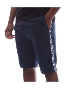 Mens DKNY Sea Dogs Lounge Shorts in navy.- Elasticated waistband with drawstring fastening.- Two handy side pockets.- DKNY branding down the leg.- Spun in soft jersey fabric.- 100% Cotton.- Ref: N56804DKYNV