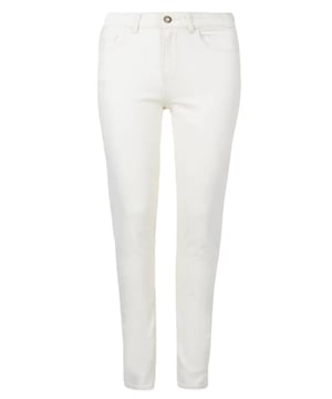 Designed to elevate any outfit, these slim fit jeans are both stylish and comfortable, providing the perfect silhouette for any occasion. Made with a soft stretch blend of cotton, they offer exceptional comfort and a flattering fit around the waist, ensuring you feel great all day long.
99% Cotton 1% Elastane
Sizing is as expected
Length: Inside Leg 28" (short).