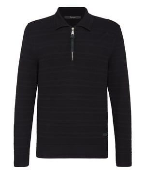 Geweven polo van zuiver merinoswol met lange mouwen. Kraag met rits. Een leren patch met logo is linksonder genaaid. Ribgebreide zomen.
