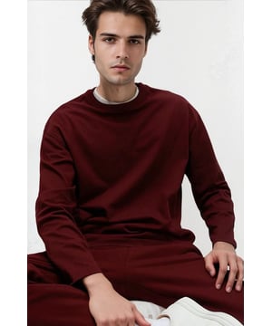 This long-sleeved pure cotton t-shirt is perfect for laid-back days. Made to an oversized fit from soft and breathable cotton. A crew neck and dropped shoulders add to its relaxed feel.

28" Shoulder to Hem.
